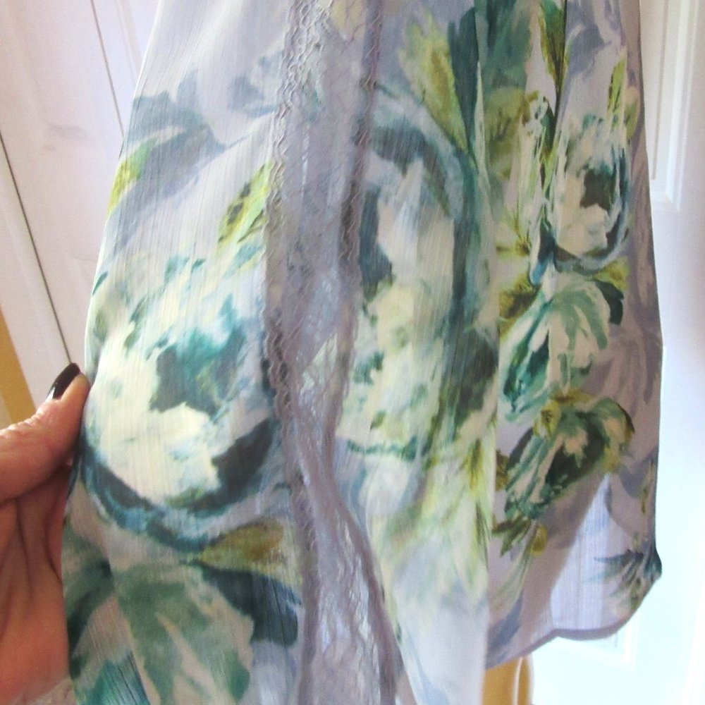 Susan Graver Blue & Green floral Sheer Tunic Style Blouse in Size 1X - Picture 3 of 5